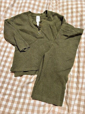 modern moments Baby 2T Green Sweater Matching Set